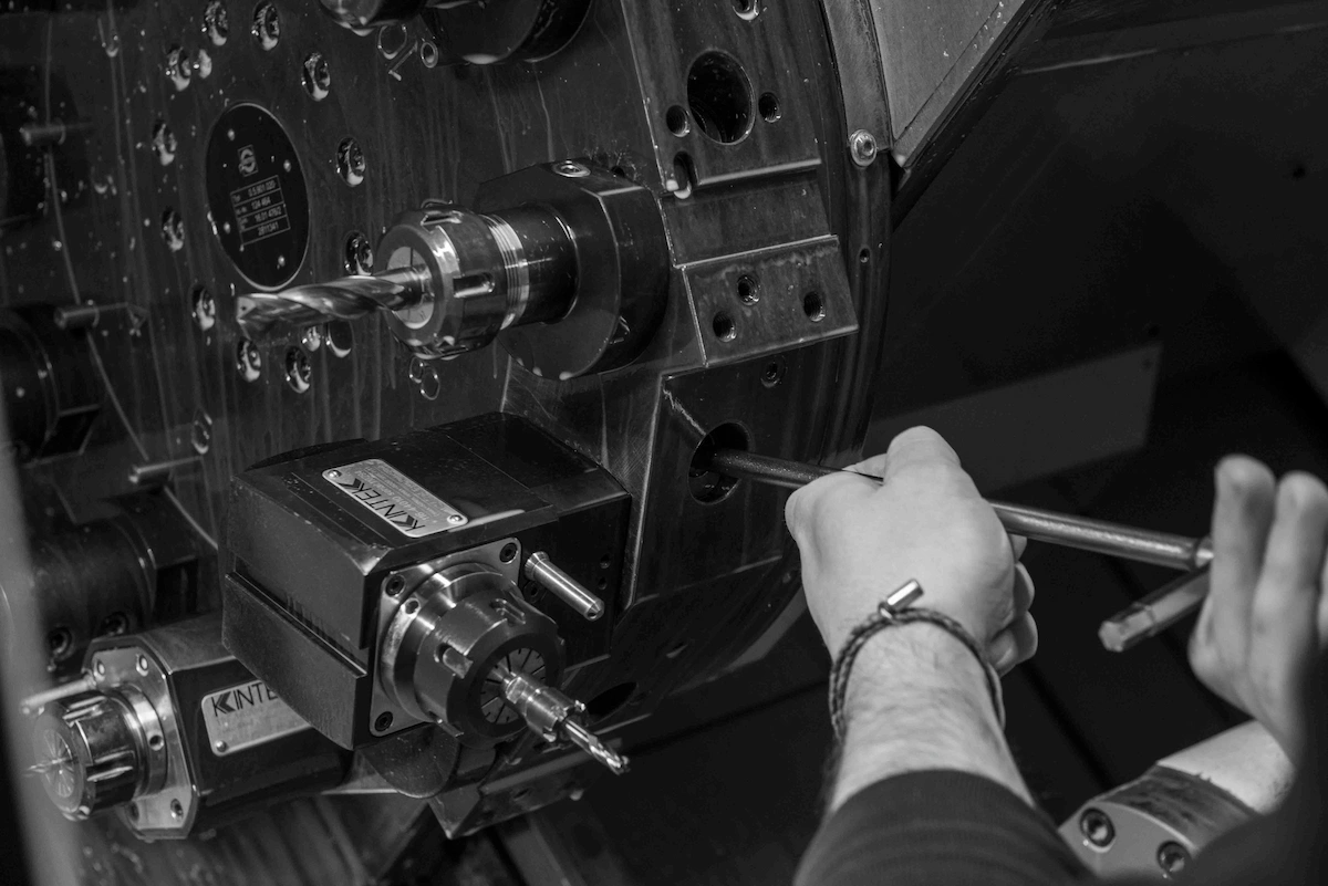 Emmeplast - Emmeplast tornio cnc 4 assi